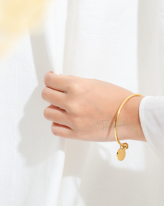 Coin Bangle in Gold